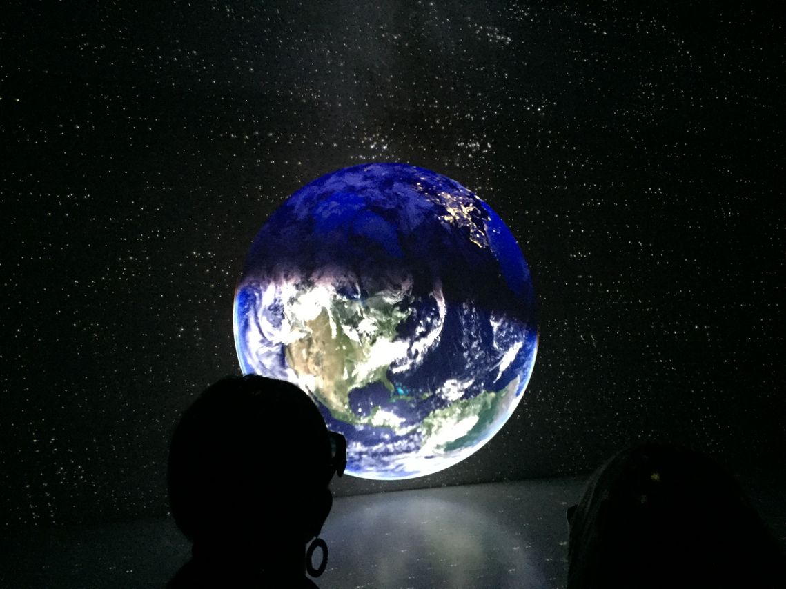Aufnahme der Erde in einer 3D Vorführung von Dr. Dietmar Hager vom Stargazer Observatory im Deep Space Live
